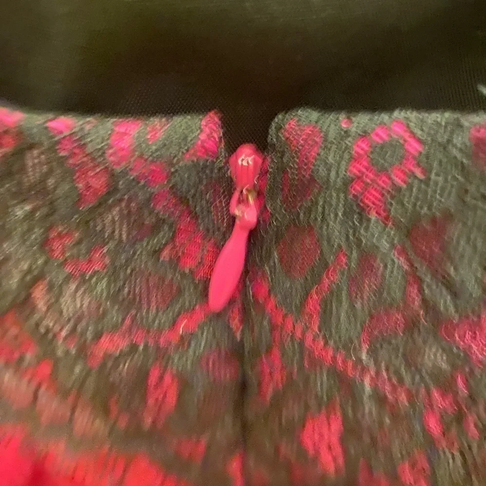 Isaac MIZRAHI NEW YORK FUCHSIA DRESS SIZE MEASUREMENTS PROVIDED